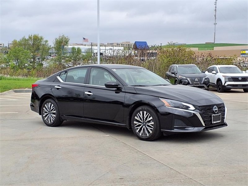 Certified 2024 Nissan Altima 2.5 SV w/ SV Premium Package image 1