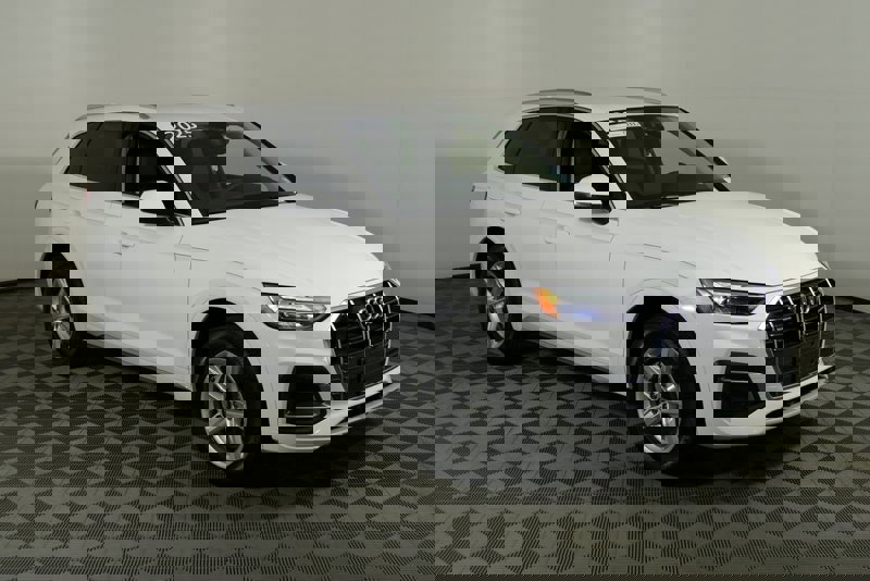 Certified 2025 Audi Q5 2.0T Premium image 1