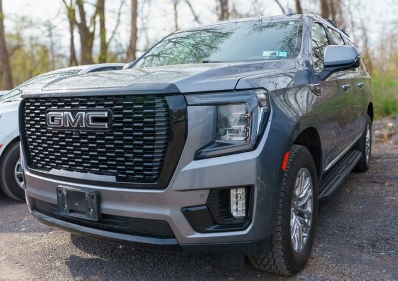 Certified 2022 GMC Yukon XL SLT w/ SLT Premium Package image 1