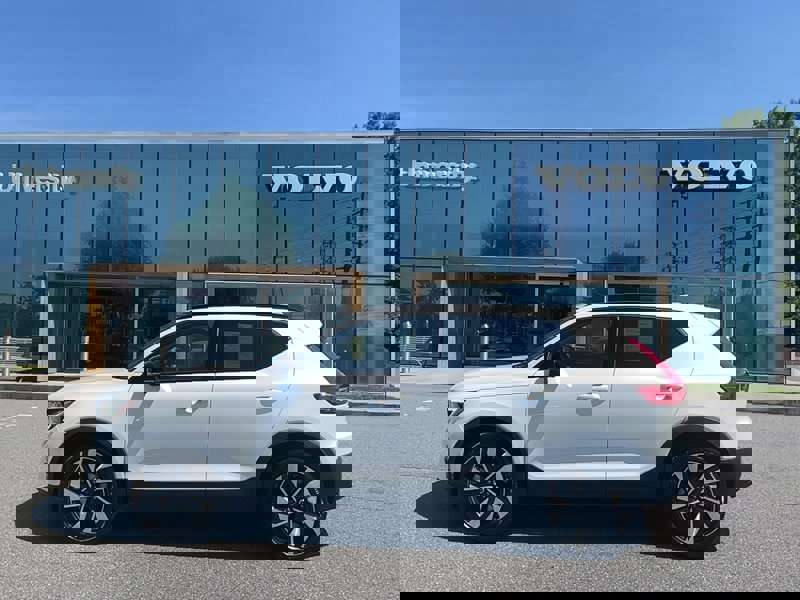 Certified 2025 Volvo XC40 B5 Plus image 1