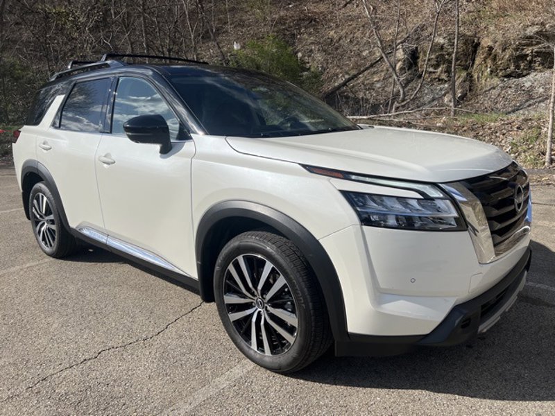 Certified 2024 Nissan Pathfinder Platinum image 1