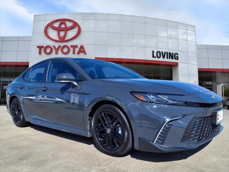 Certified 2025 Toyota Camry SE image 1