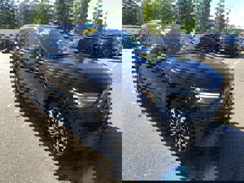 Certified 2023 Volvo XC40 B5 Plus image 1