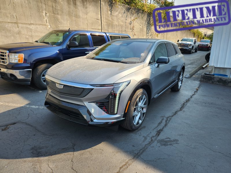 New 2025 Cadillac Optiq Luxury 2 image 1