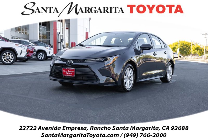Certified 2025 Toyota Corolla LE image 1