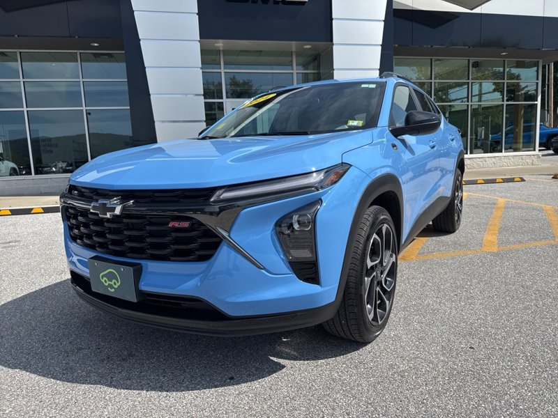 Certified 2024 Chevrolet Trax RS w/ Driver Confidence Package image 1