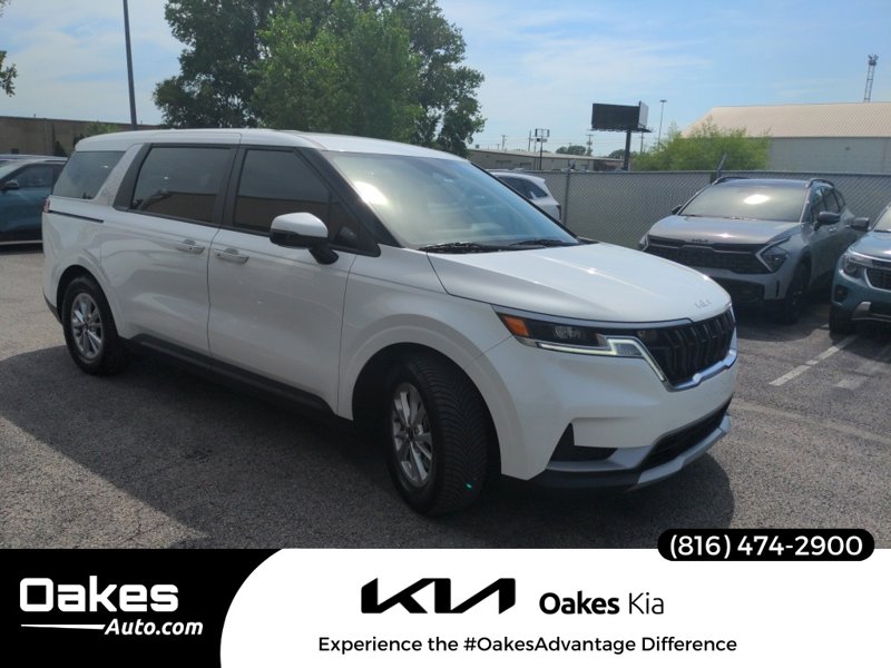Certified 2022 Kia Carnival LX image 1