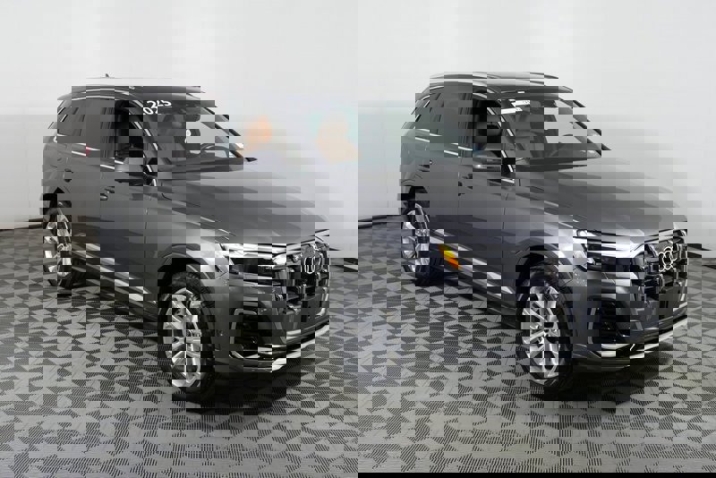 Certified 2025 Audi Q7 3.0T Premium Plus image 1