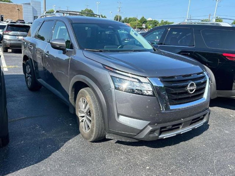 Certified 2024 Nissan Pathfinder SL image 1