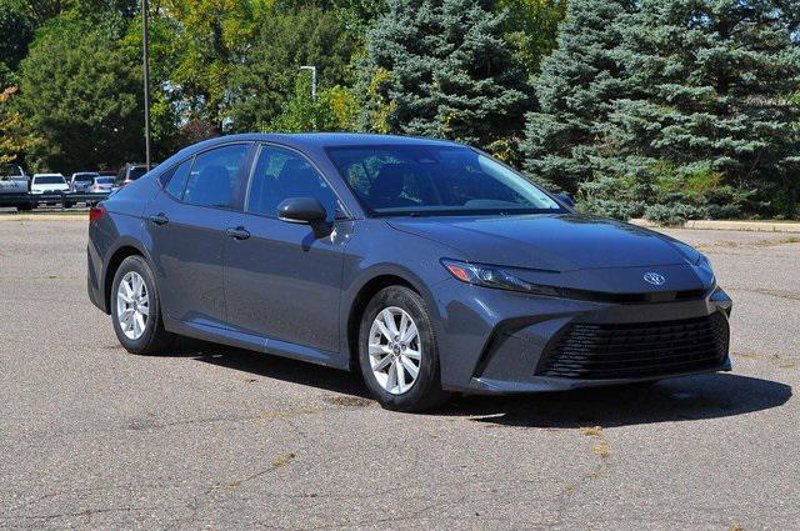 Certified 2025 Toyota Camry LE image 1