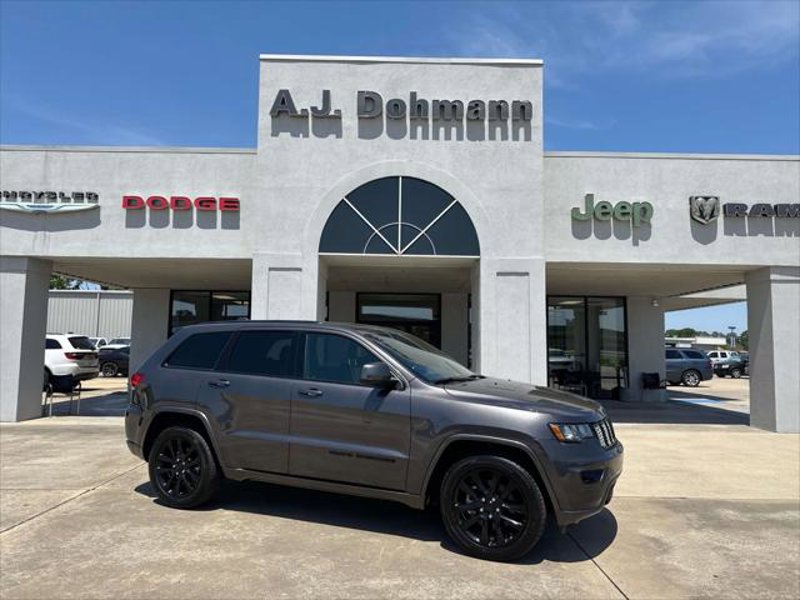 Certified 2021 Jeep Grand Cherokee Laredo X image 1