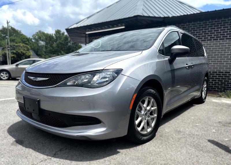 Used 2021 Chrysler Voyager Lxi image 1