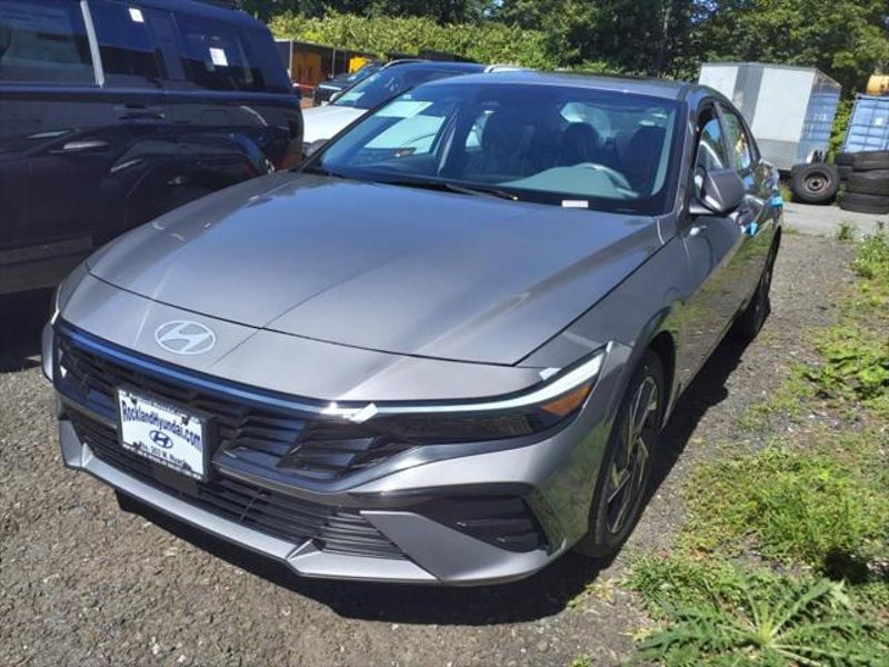 Certified 2025 Hyundai Elantra SEL image 1