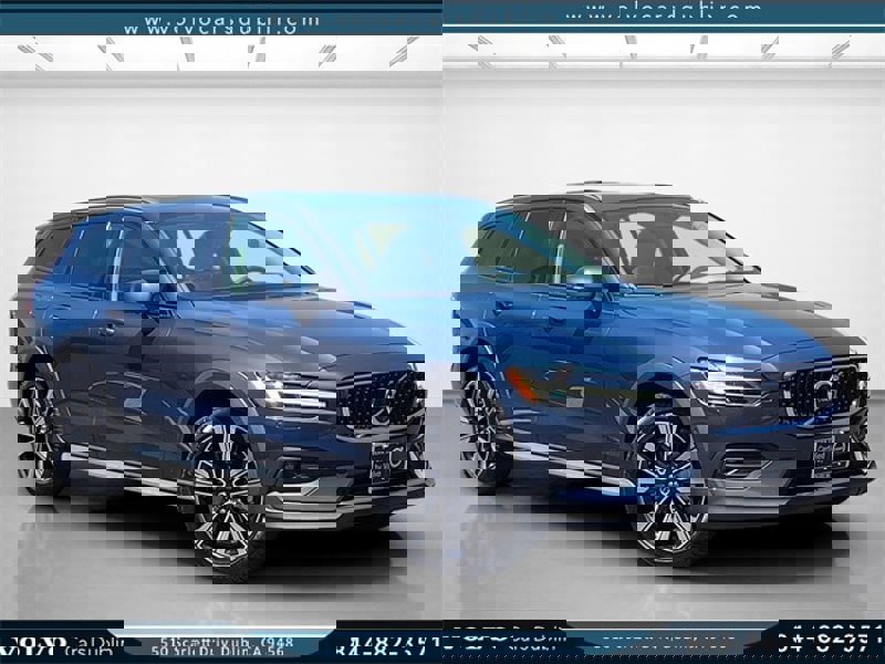 Certified 2024 Volvo V60 B5 Cross Country Ultimate image 1