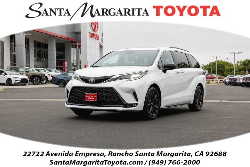 Certified 2023 Toyota Sienna XSE image 1