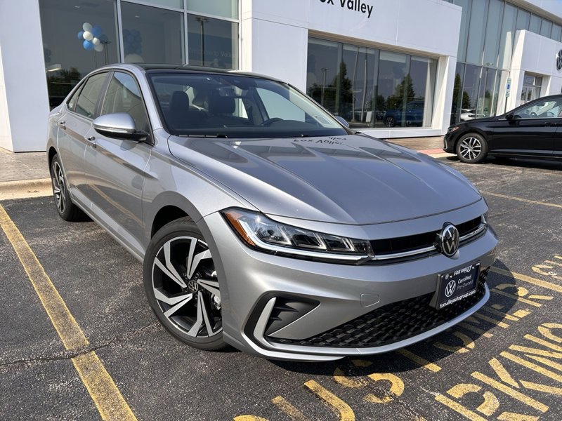 Certified 2025 Volkswagen Jetta SEL image 1