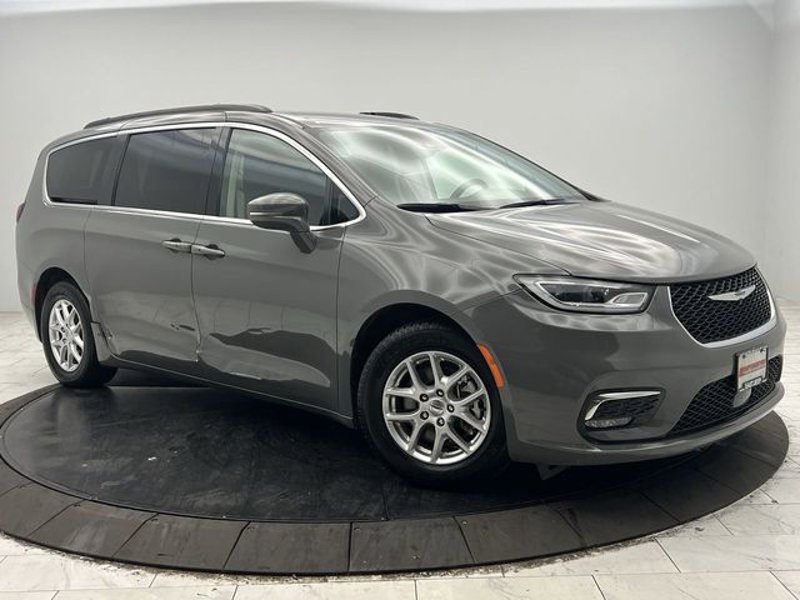Certified 2022 Chrysler Pacifica Touring-L image 1