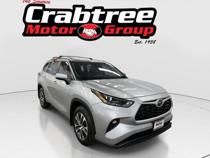 Certified 2023 Toyota Highlander XLE image 1