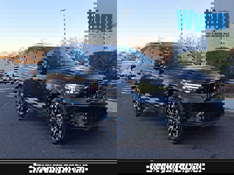 Certified 2025 Volvo XC40 B5 Ultra w/ Protection Package Premier image 1