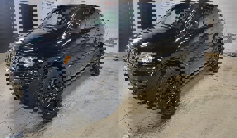 Certified 2022 Jeep Grand Cherokee Laredo X image 1