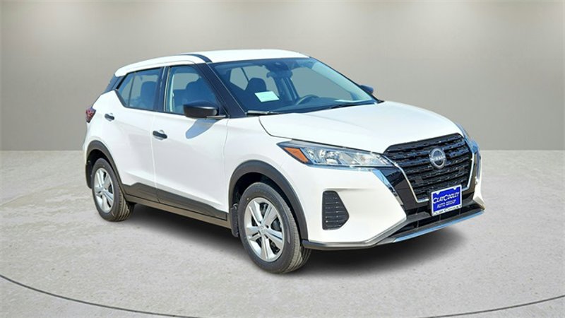 Certified 2025 Nissan Kicks Play S image 1