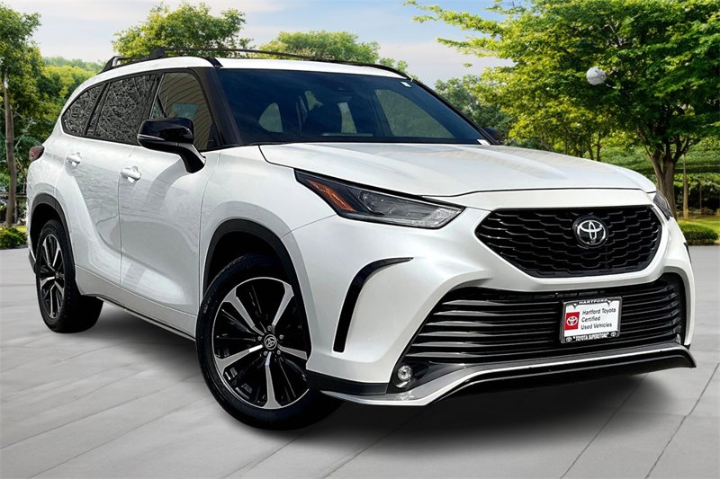 Certified 2022 Toyota Highlander XSE image 1
