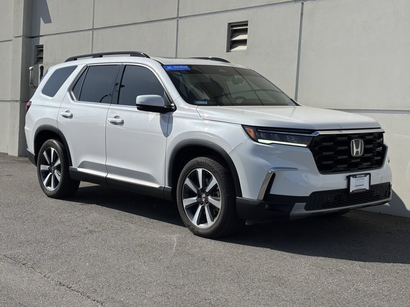 Certified 2023 Honda Pilot Touring image 1