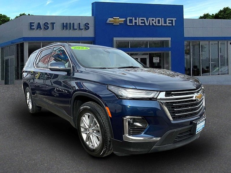 Certified 2023 Chevrolet Traverse LT w/ Rear Camera Mirror Package image 1