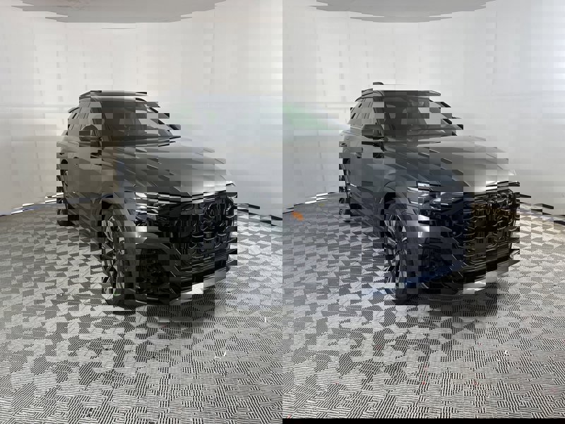 Certified 2025 Audi Q8 Prestige image 1