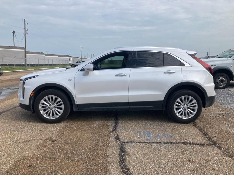 Certified 2024 Cadillac XT4 Luxury w/ Cold Weather Package image 1