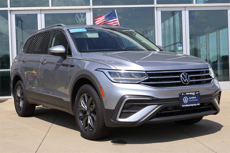 Certified 2022 Volkswagen Tiguan SE w/ Panoramic Sunroof Package image 1