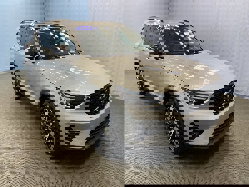 Certified 2025 Volvo XC40 B5 Plus image 1