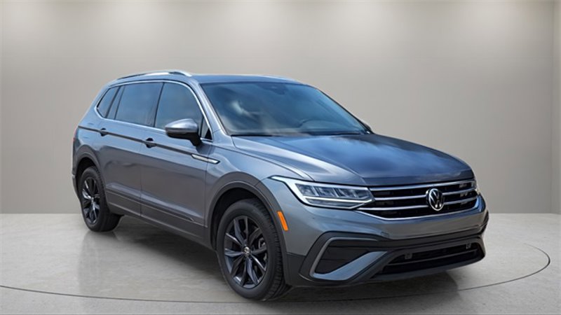 Certified 2022 Volkswagen Tiguan SE w/ Panoramic Sunroof Package image 1