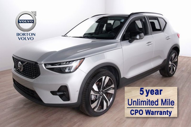 Certified 2025 Volvo XC40 B5 Plus image 1