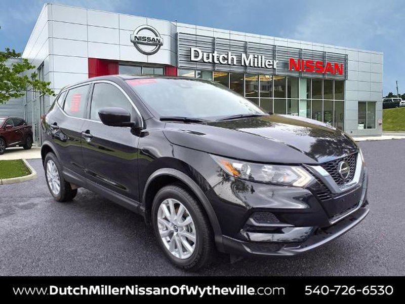 Certified 2022 Nissan Rogue Sport S image 1
