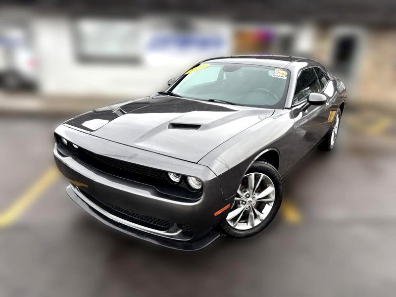 Used 2021 Dodge Challenger SXT image 1