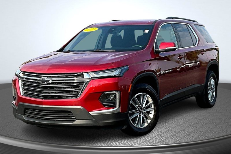Certified 2023 Chevrolet Traverse LT image 1