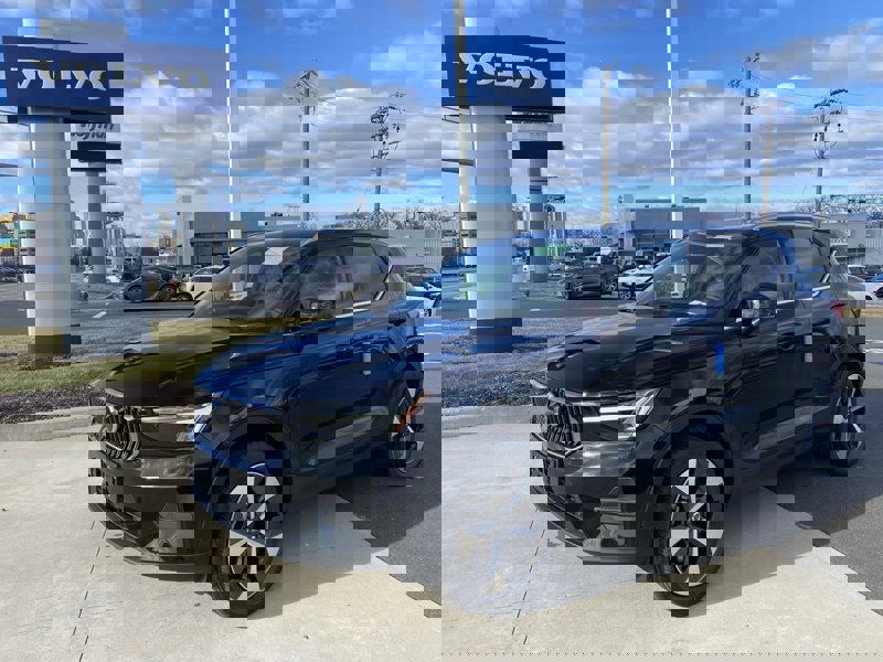 Certified 2025 Volvo XC40 B5 Core w/ Protection Package Premier image 1