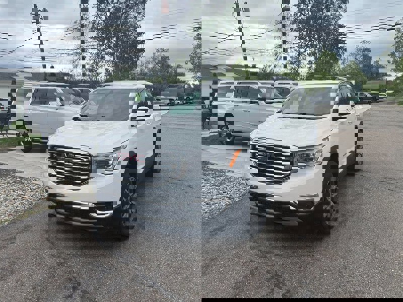 Used 2019 GMC Acadia SLE w/ Driver Alert Package I image 1