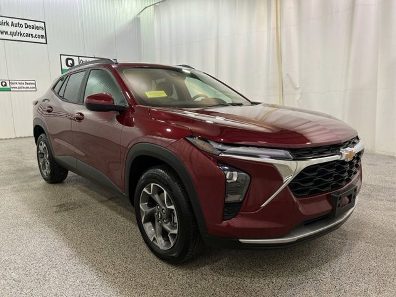 Certified 2025 Chevrolet Trax LT w/ Driver Confidence Package image 1