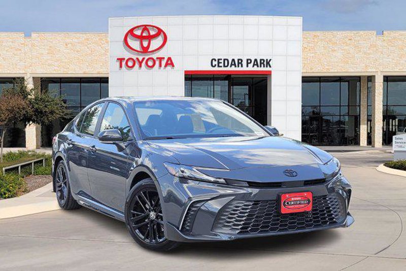 Certified 2025 Toyota Camry SE image 1