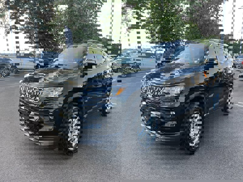 Certified 2024 Jeep Compass Latitude w/ Altitude Special Edition image 1