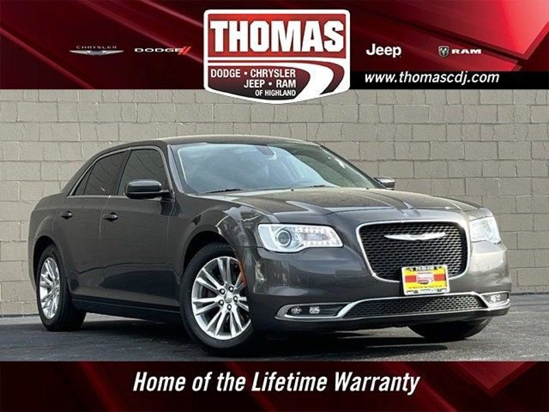 Certified 2020 Chrysler 300 Touring w/ Driver Convenience Group image 1