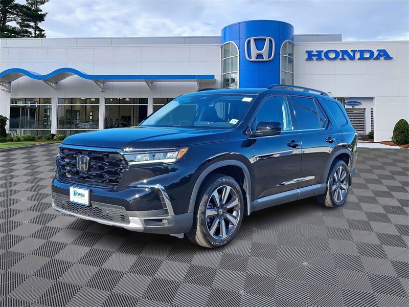 Certified 2025 Honda Pilot Touring image 1