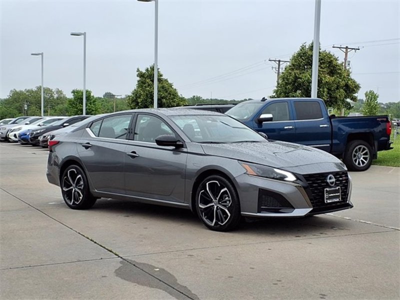 Certified 2023 Nissan Altima 2.5 SR w/ SR Premium Package image 1