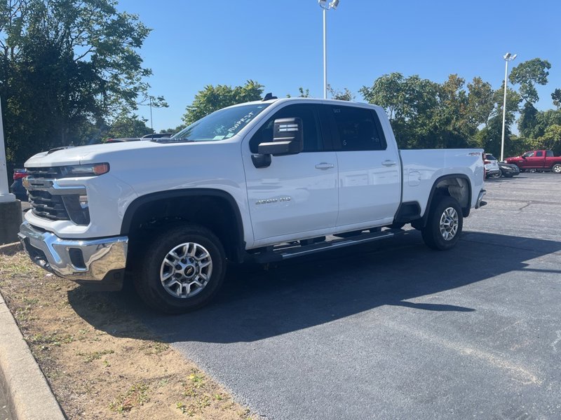 Used 2024 Chevrolet Silverado 2500 LT image 1
