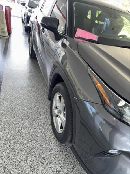 Certified 2024 Toyota Highlander LE image 1