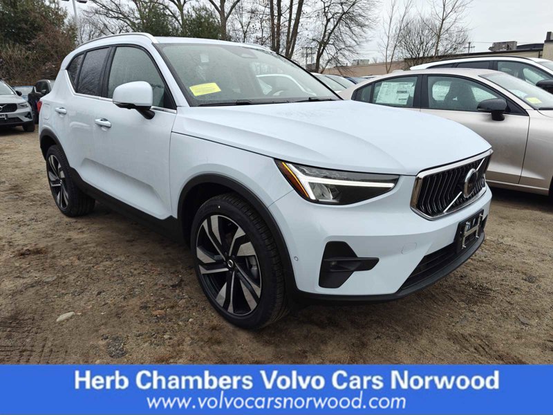 Certified 2024 Volvo XC40 B5 Plus w/ Protection Package Premier image 1