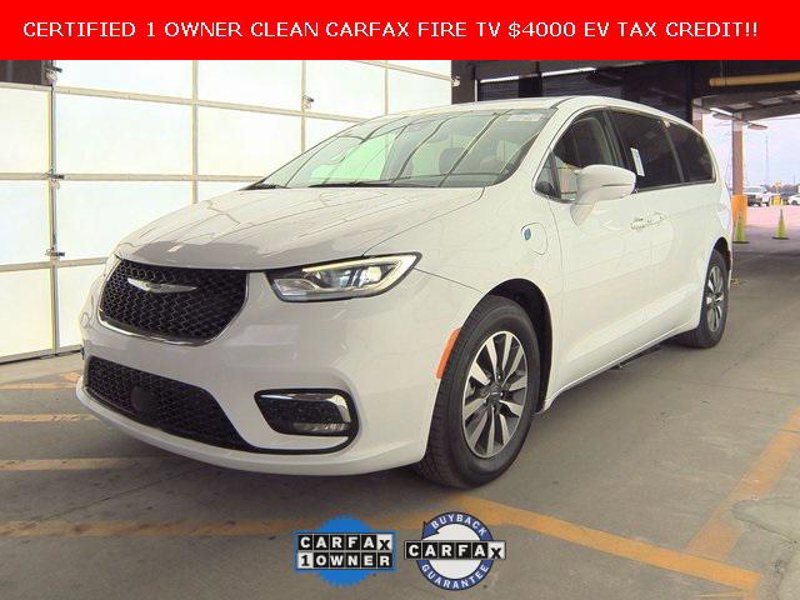 Certified 2022 Chrysler Pacifica Touring-L w/ Uconnect Theater Family Group image 1