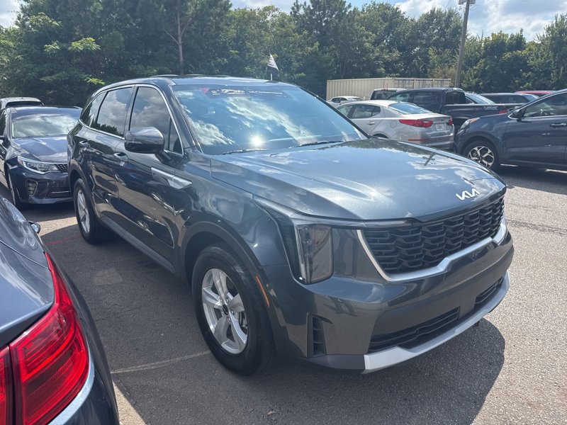 Certified 2024 Kia Sorento LX image 1